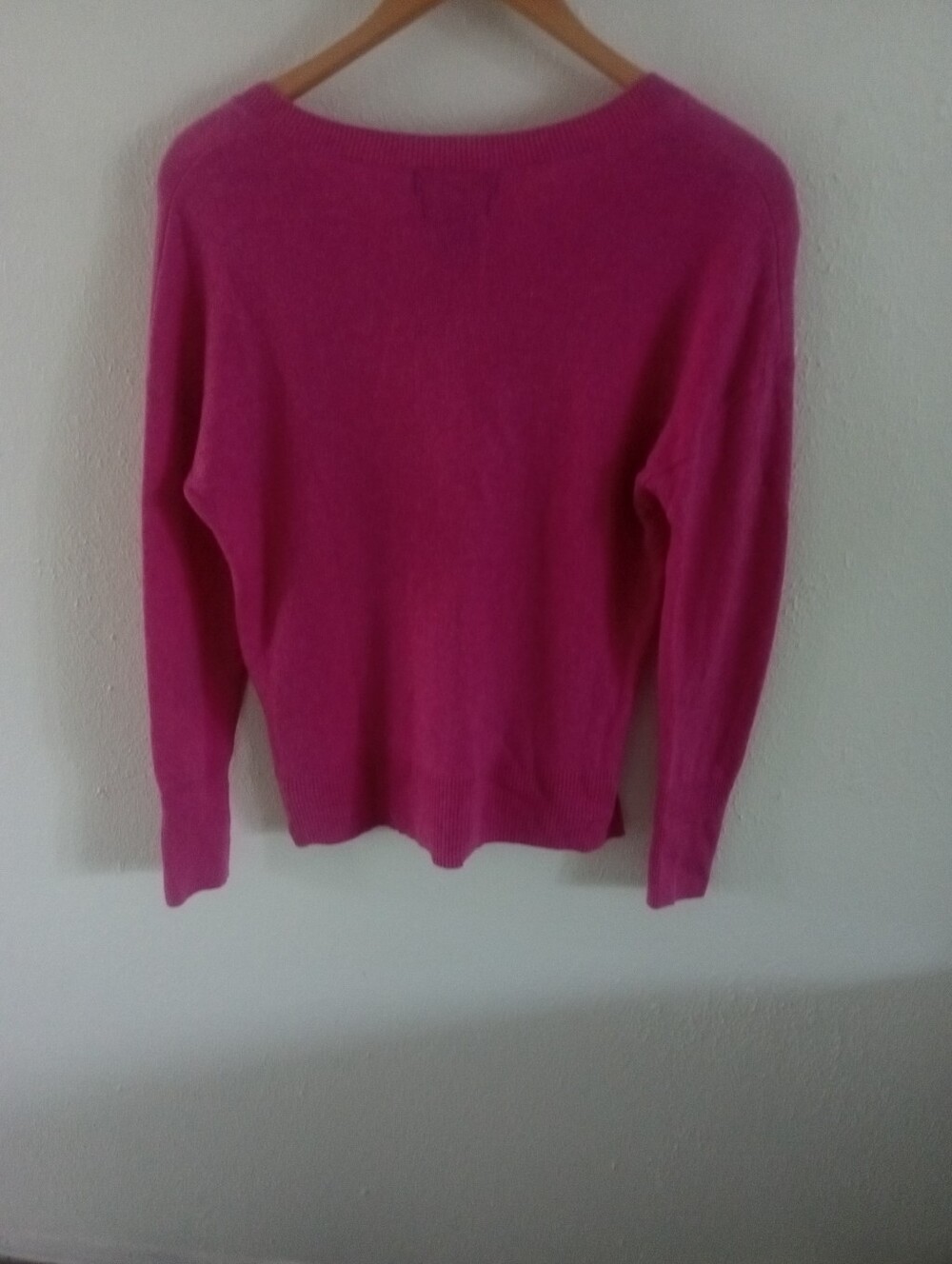 TAHARI 100% Cashmere Dusty Rose V-Neck Sweater | M - Picture 6 of 9